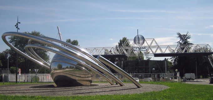 The main entrance to CNES, the French National Space Center in Toulouse.
Photo by Ole Henningsen, SUFOI Picture Library